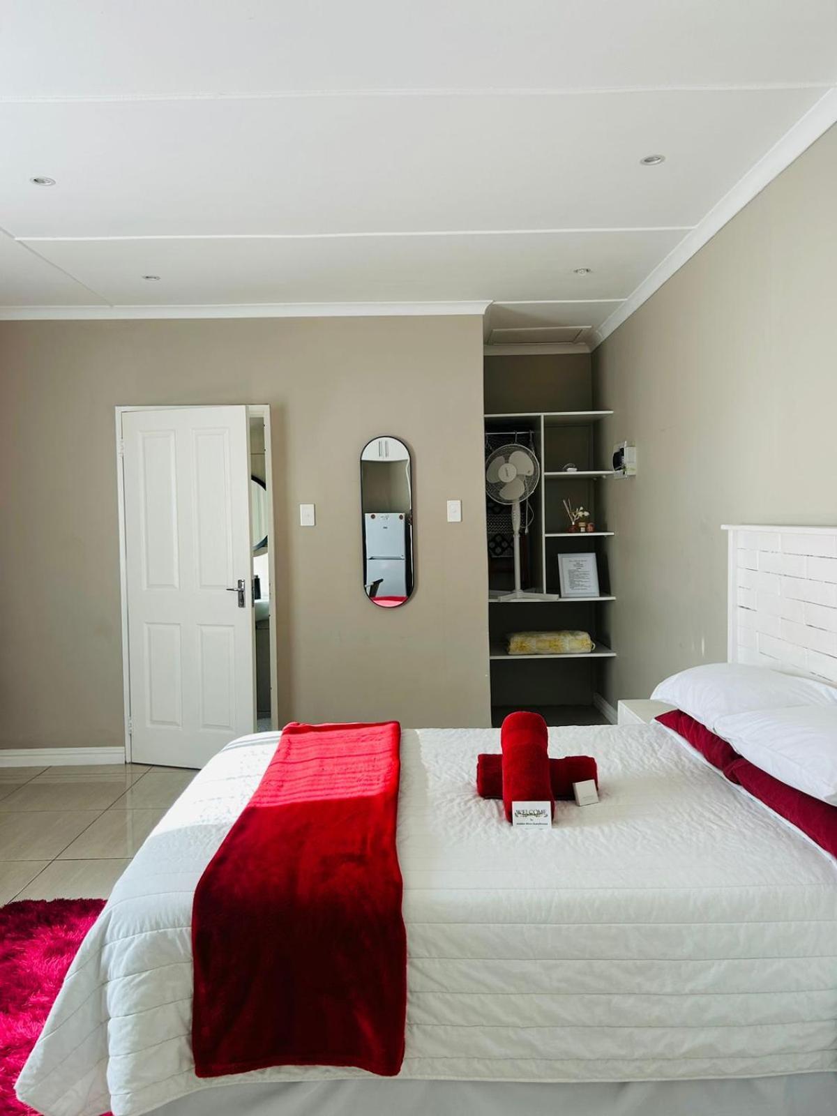 Hidden Bliss Guesthouse Източен Лондон Стая снимка
