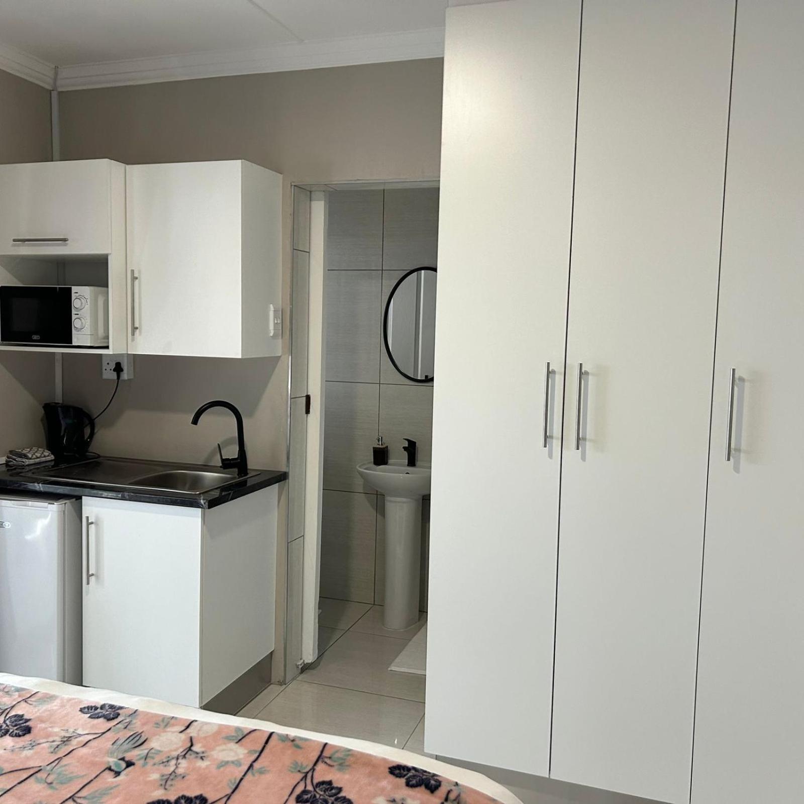 Hidden Bliss Guesthouse Източен Лондон Стая снимка