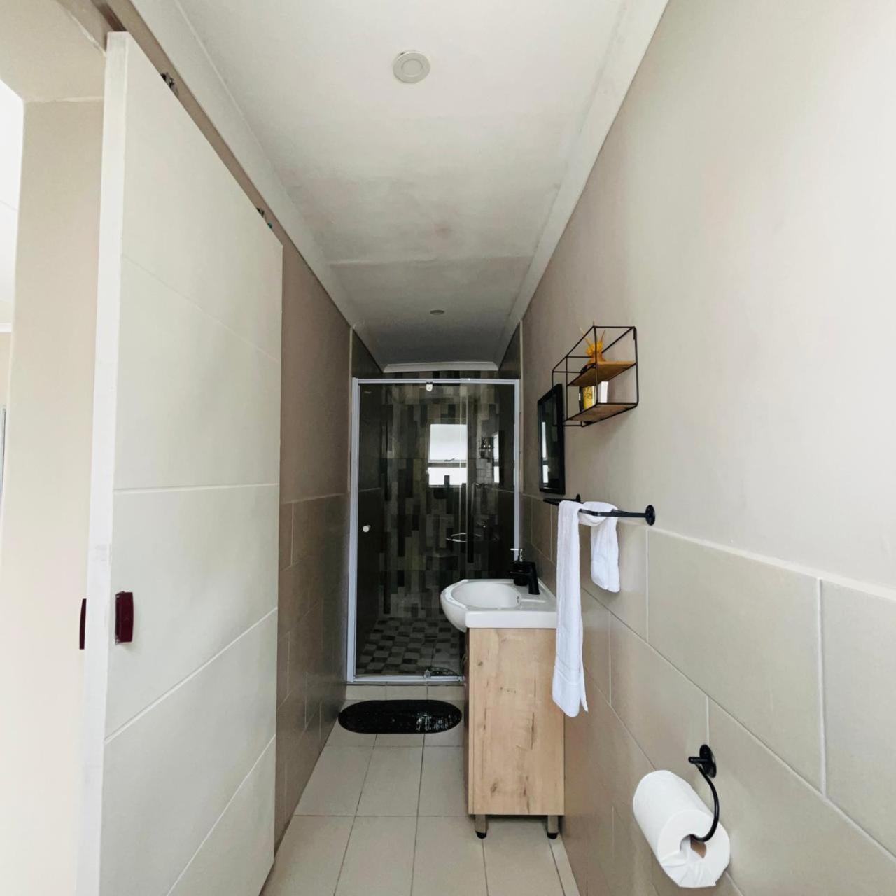 Hidden Bliss Guesthouse Източен Лондон Екстериор снимка